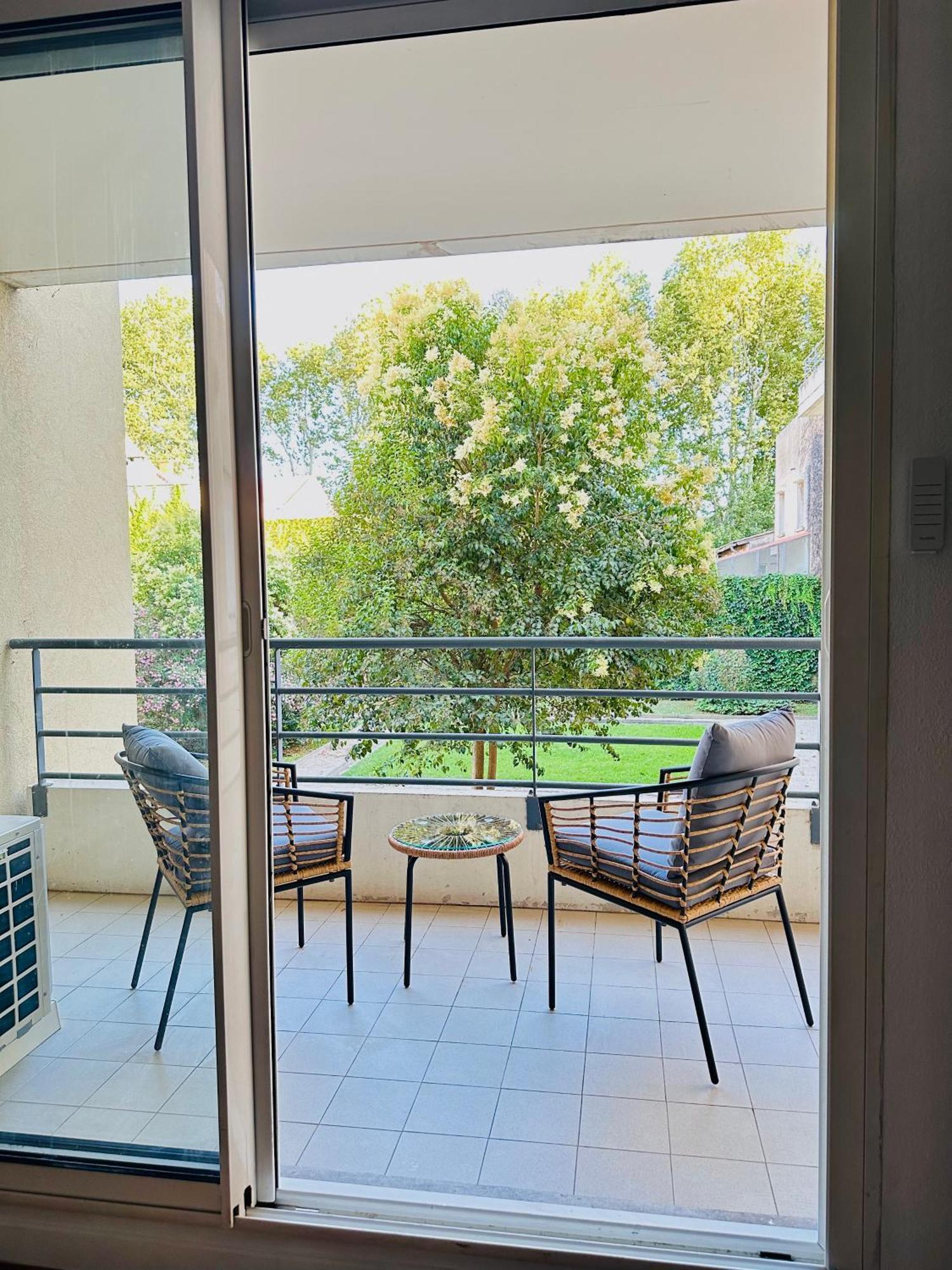 Apartment 40M2-Air Conditioning-Elevator-Underground Parking-Self Checkin! Appart Climatise 40M2-Ascenseur-Parking Souterrain -Arrivee Autonome Avignon Exteriör bild